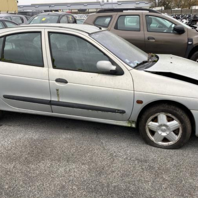 Porte arriere gauche RENAULT MEGANE 1 Photo n°12