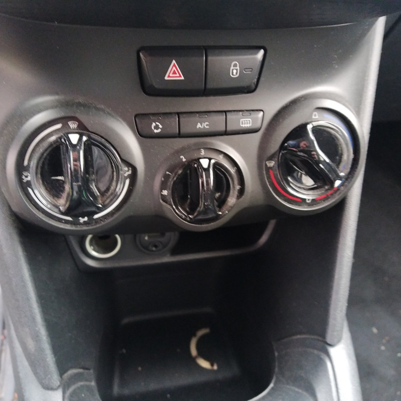 PEUGEOT 208 1 PHASE 2 1.2 VTI - 12V Photo n°8