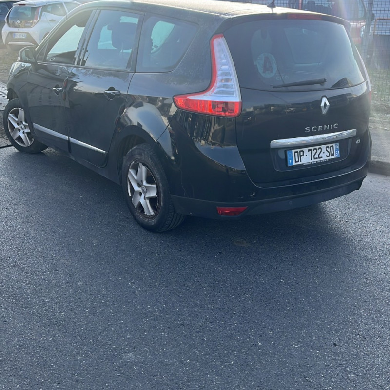 RENAULT GRAND SCENIC 3 PHASE 3 1.5 DCI - 8V TURBO Photo n°4