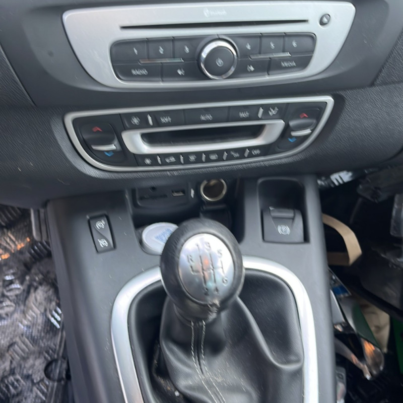 RENAULT GRAND SCENIC 3 PHASE 3 1.5 DCI - 8V TURBO Photo n°9