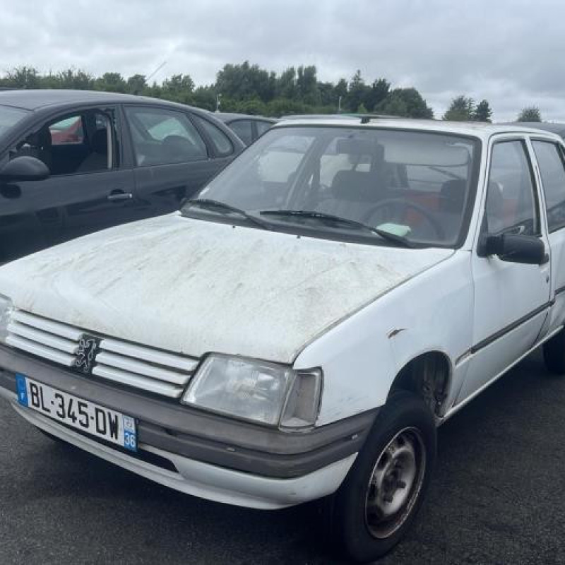 Vitre arriere gauche PEUGEOT 205 Photo n°7