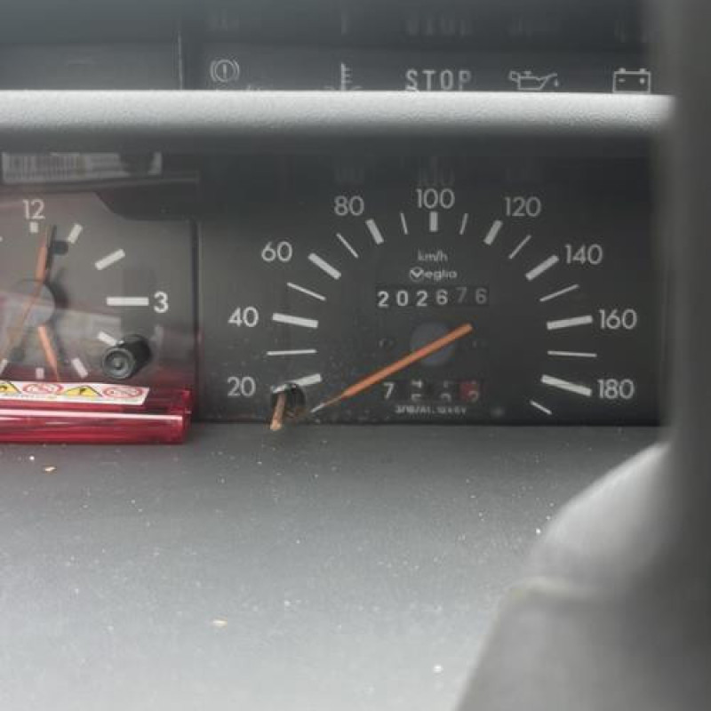 Vitre arriere gauche PEUGEOT 205 Photo n°17