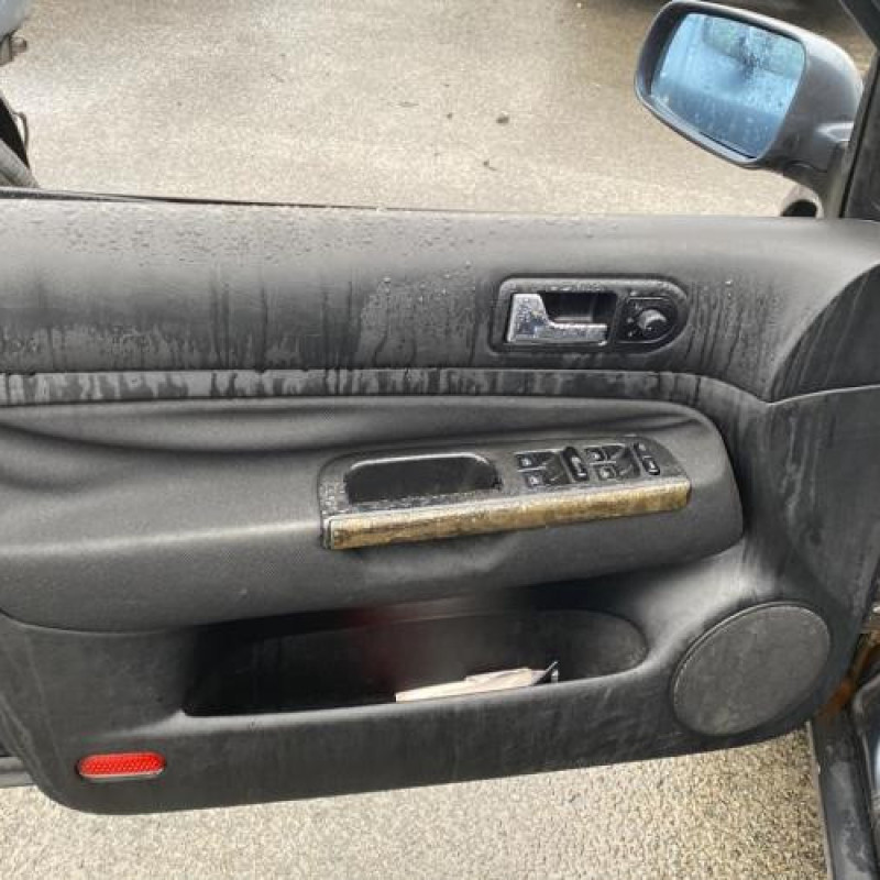 Pretensionneur de ceinture avant droit VOLKSWAGEN GOLF 4 Photo n°16