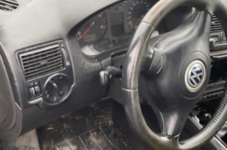 Pretensionneur de ceinture avant droit VOLKSWAGEN GOLF 4