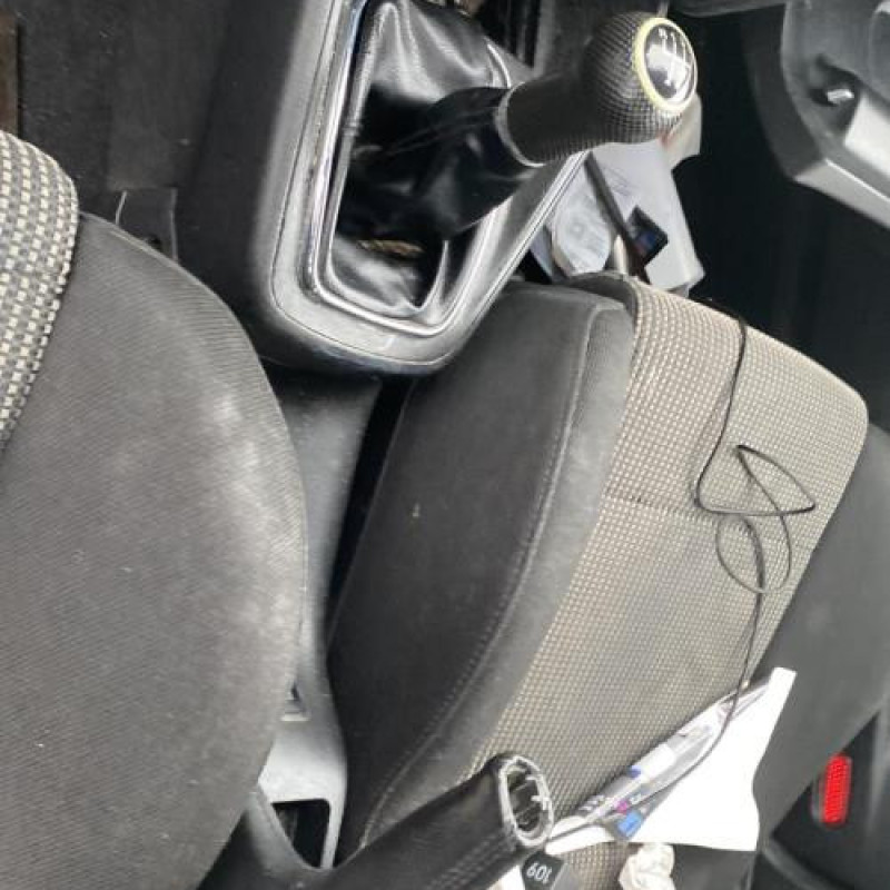 Pretensionneur de ceinture avant droit VOLKSWAGEN GOLF 4 Photo n°20