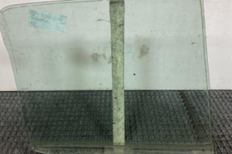 Vitre arriere gauche PEUGEOT 106