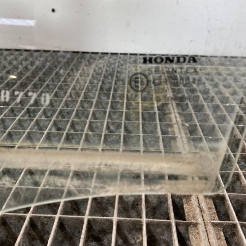 Vitre arriere gauche HONDA CIVIC 8 Photo n°3