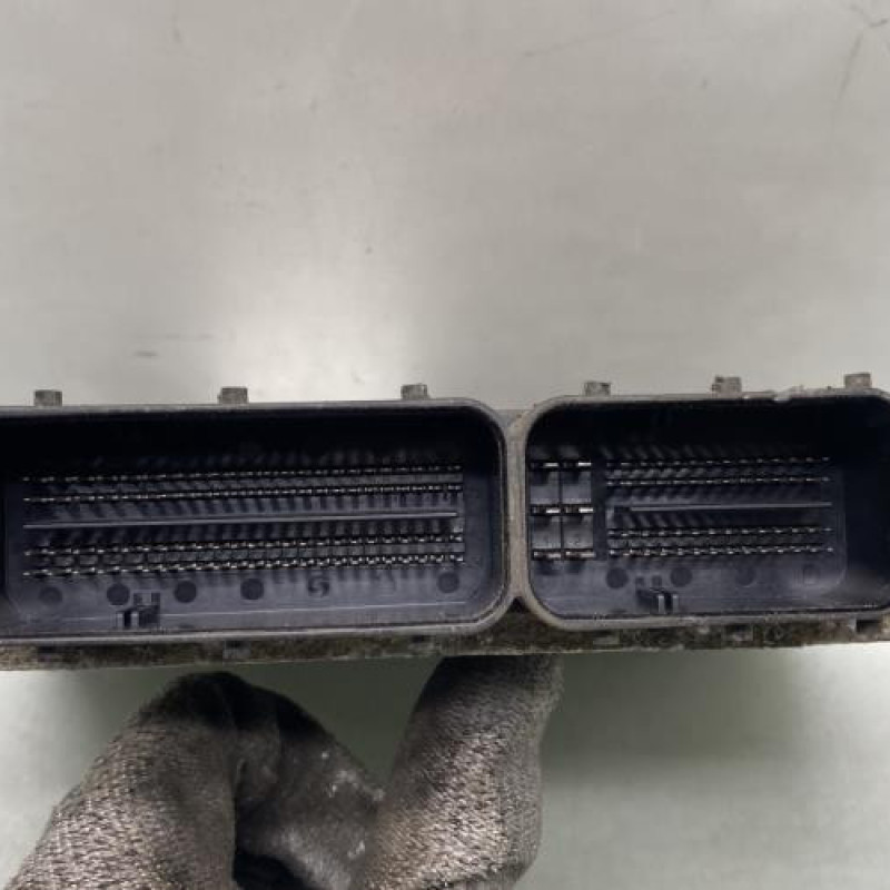Calculateur moteur OPEL ZAFIRA B Photo n°2