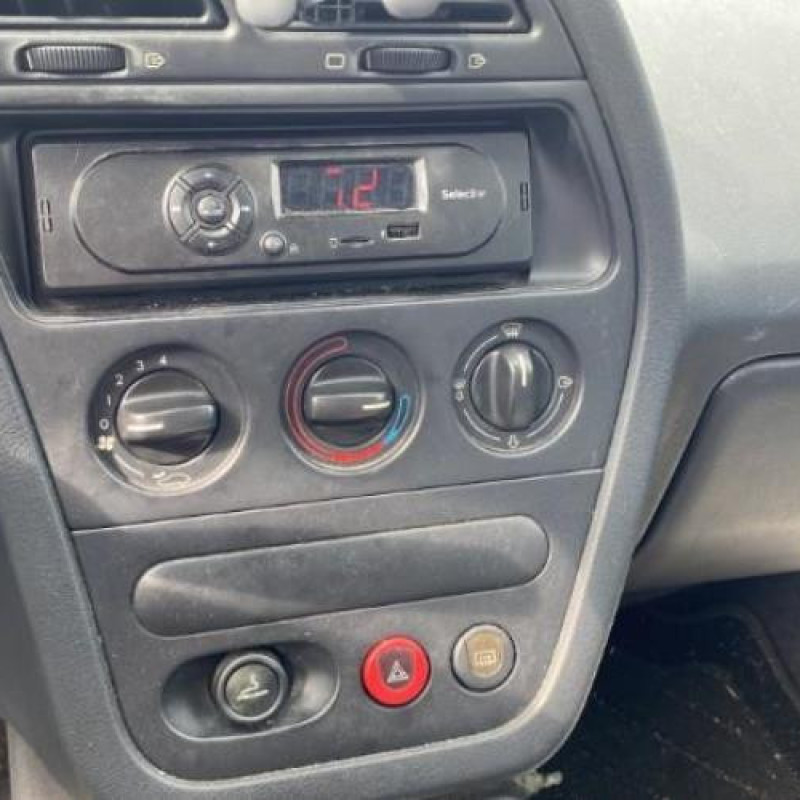 Bouton de warning PEUGEOT 306 Photo n°18