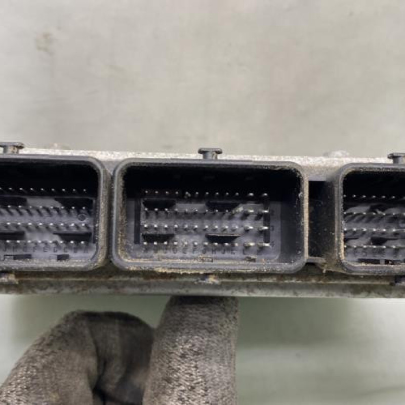 Calculateur moteur FORD FIESTA 6 Photo n°3