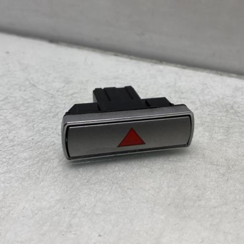 Bouton de warning FORD MONDEO 3 Photo n°1