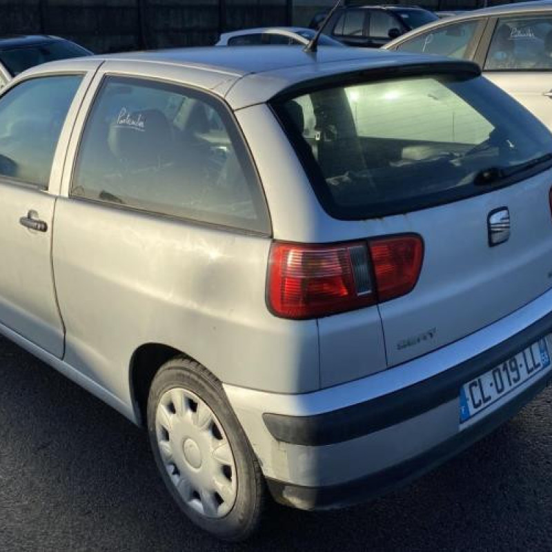 Bouton de warning SEAT IBIZA 2 Photo n°7