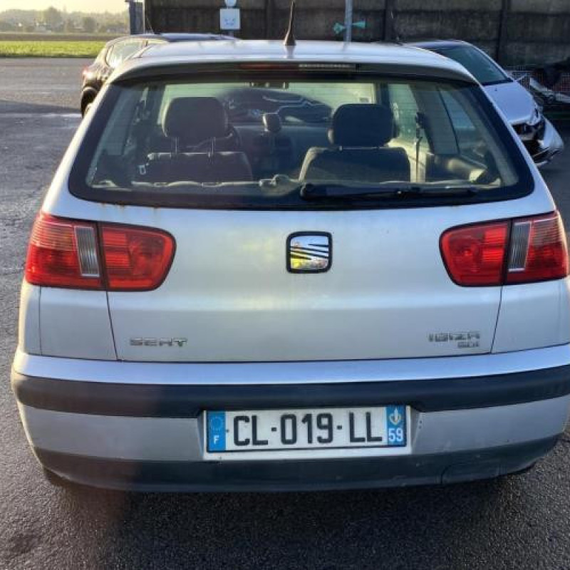 Bouton de warning SEAT IBIZA 2 Photo n°8