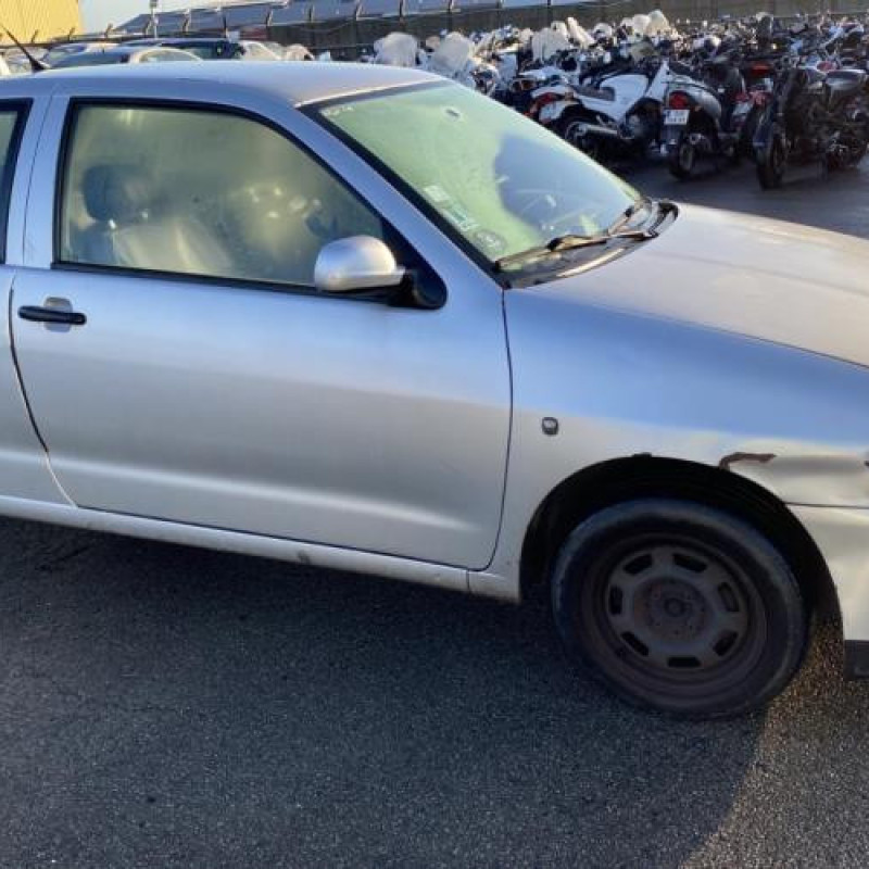 Bouton de warning SEAT IBIZA 2 Photo n°10