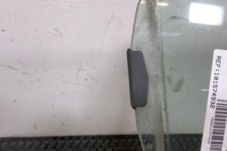Vitre arriere droit PEUGEOT 106