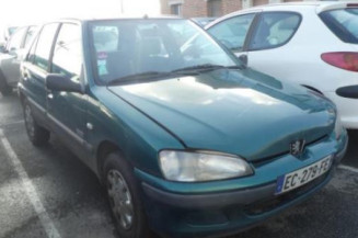 Vitre arriere droit PEUGEOT 106