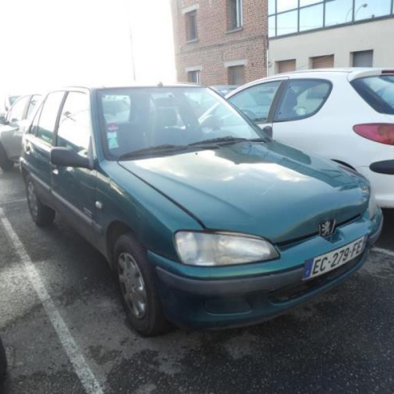 Vitre arriere droit PEUGEOT 106 Photo n°9