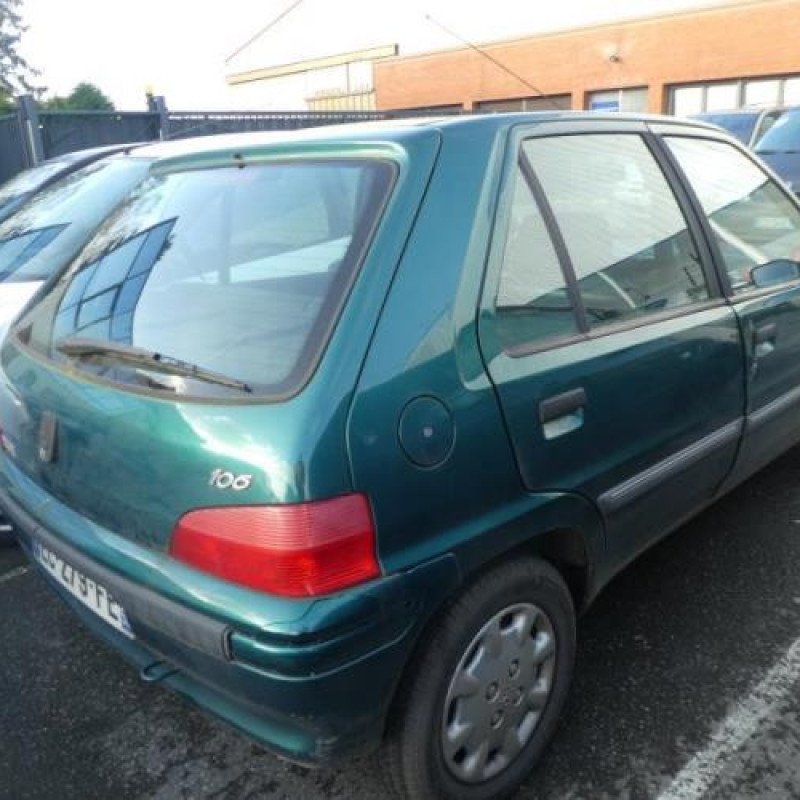 Vitre arriere droit PEUGEOT 106 Photo n°10