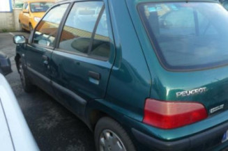 Vitre arriere droit PEUGEOT 106