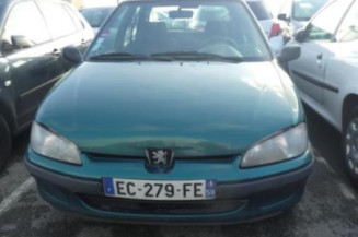 Vitre arriere droit PEUGEOT 106