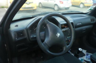 Vitre arriere droit PEUGEOT 106