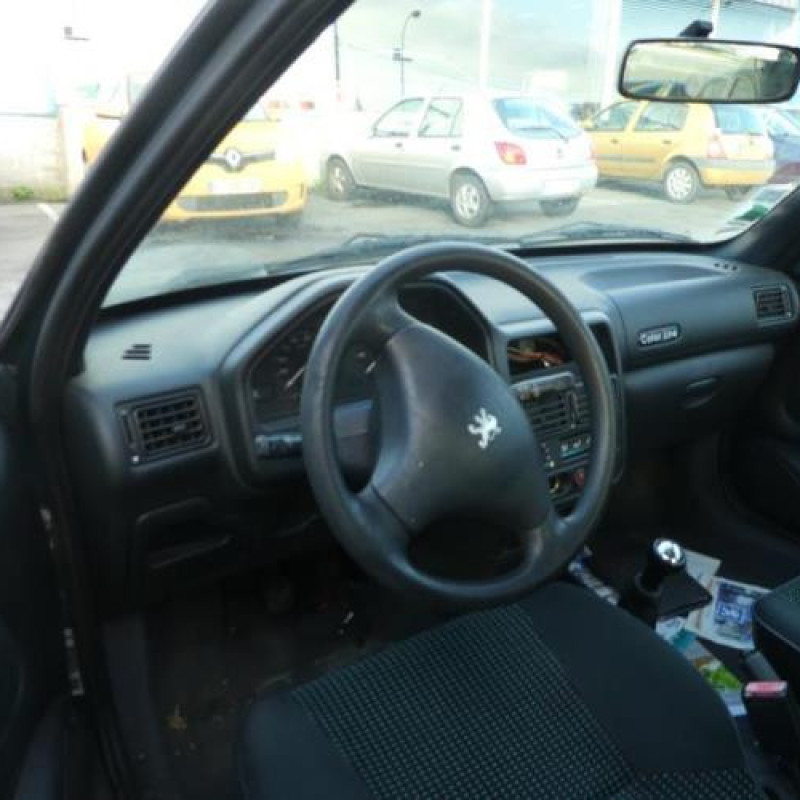 Vitre arriere droit PEUGEOT 106 Photo n°14