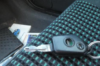 Vitre arriere droit PEUGEOT 106