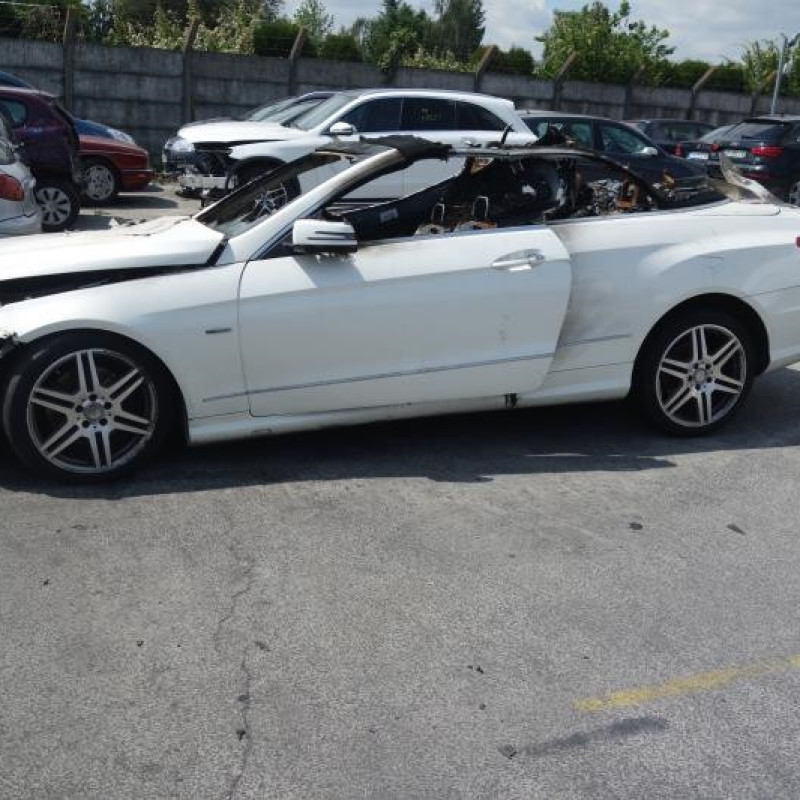 Pompe lave phares MERCEDES CLASSE E 207 Photo n°4