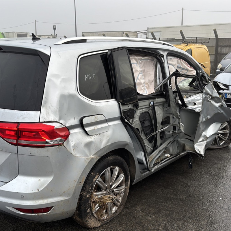 VOLKSWAGEN TOURAN 3 2.0 TDI - 16V TURBO Photo n°3
