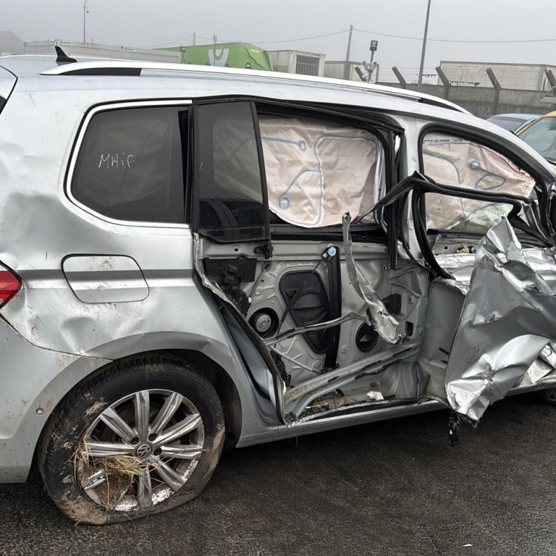 VOLKSWAGEN TOURAN 3 2.0 TDI - 16V TURBO Photo n°6