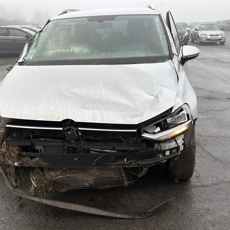 VOLKSWAGEN TOURAN 3 2.0 TDI - 16V TURBO Photo n°8