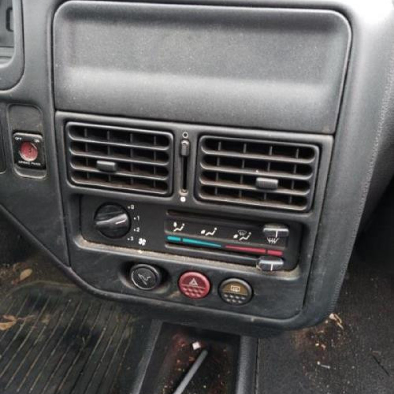 Porte avant droit PEUGEOT 106 Photo n°11