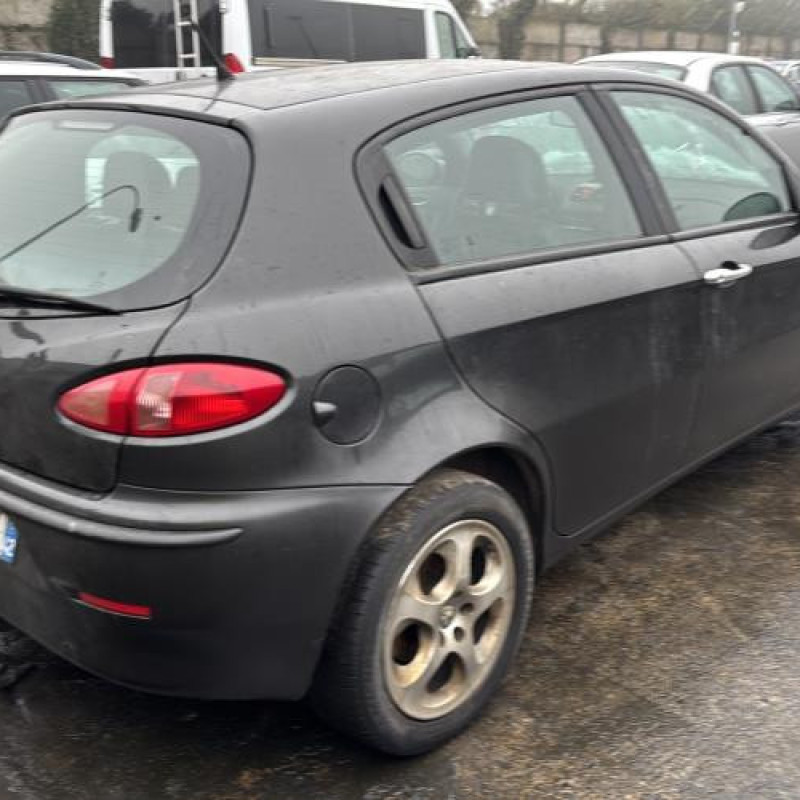 Feu arriere principal gauche (feux) ALFA ROMEO 147 Photo n°9