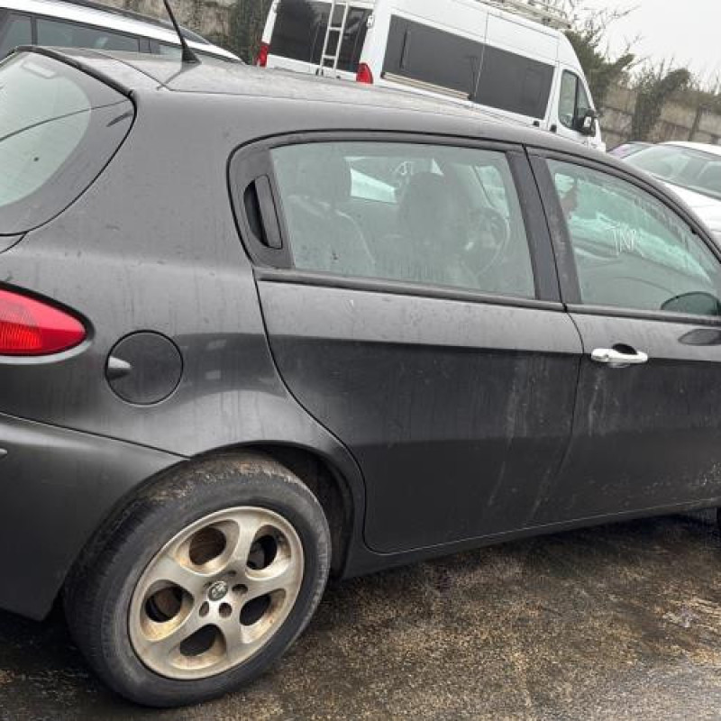 Feu arriere principal gauche (feux) ALFA ROMEO 147 Photo n°13