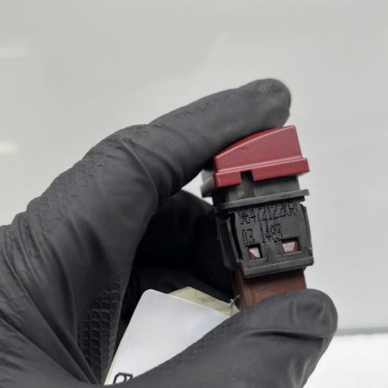 Bouton de warning PEUGEOT 207 Photo n°4
