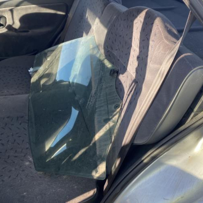 Vitre arriere gauche CITROEN SAXO Photo n°16