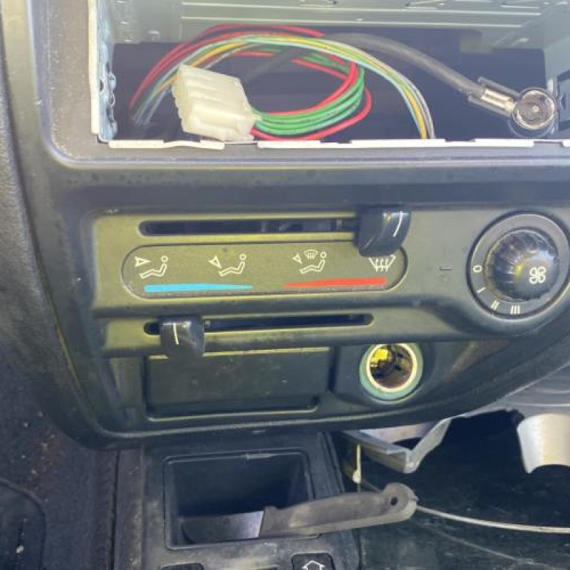 Vitre arriere gauche CITROEN SAXO Photo n°20