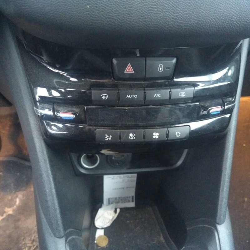 PEUGEOT 208 1 PHASE 1 1.6 HDI - 8V TURBO Photo n°8