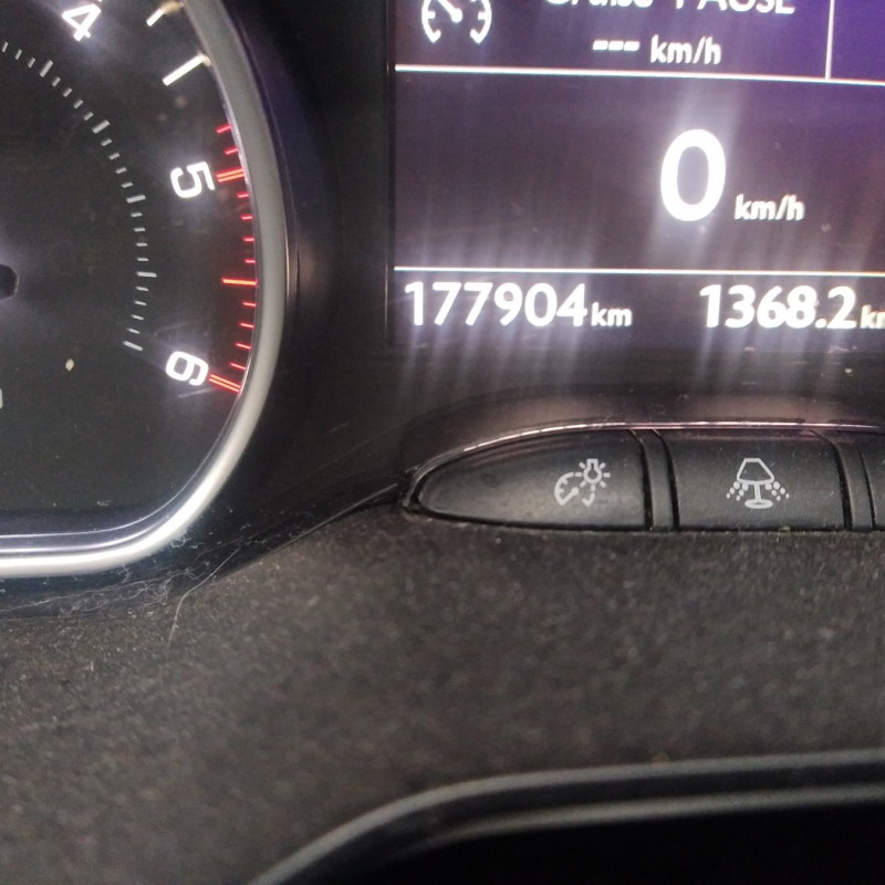 PEUGEOT 208 1 PHASE 1 1.6 HDI - 8V TURBO Photo n°12
