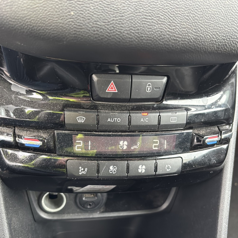 PEUGEOT 208 1 PHASE 1 1.6 HDI - 8V TURBO Photo n°27