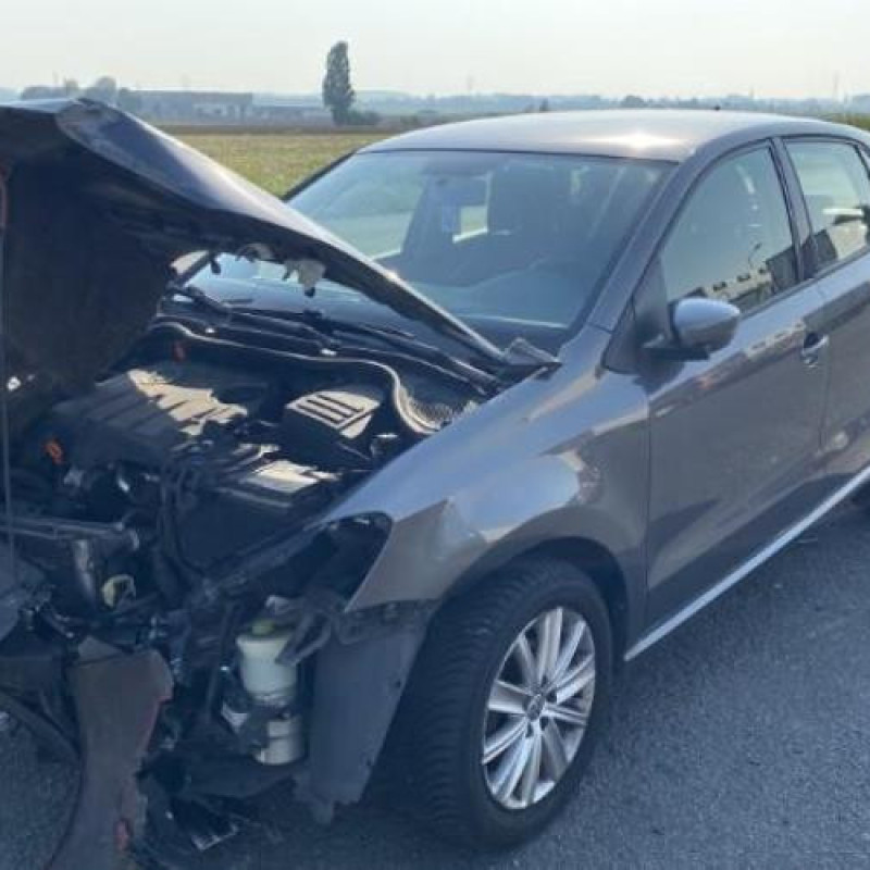 Compresseur clim VOLKSWAGEN POLO 5 Photo n°8