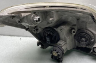 Optique avant principal gauche (feux)(phare) TOYOTA COROLLA VERSO 1