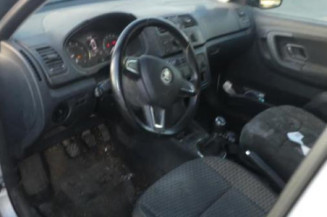Retroviseur droit SKODA FABIA 2