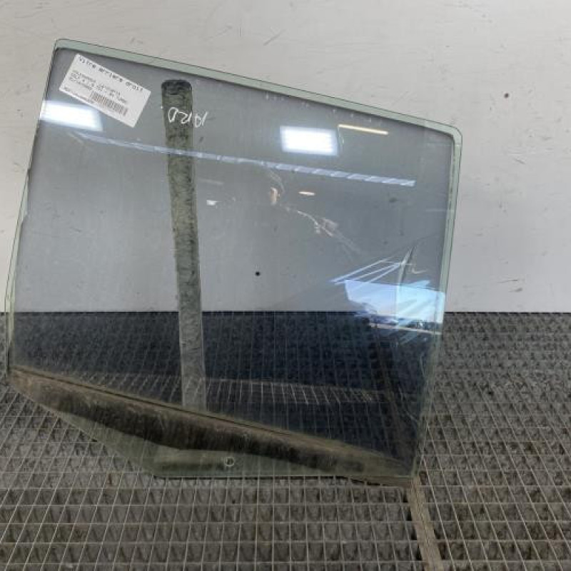 Vitre arriere droit VOLKSWAGEN GOLF 4 Photo n°1
