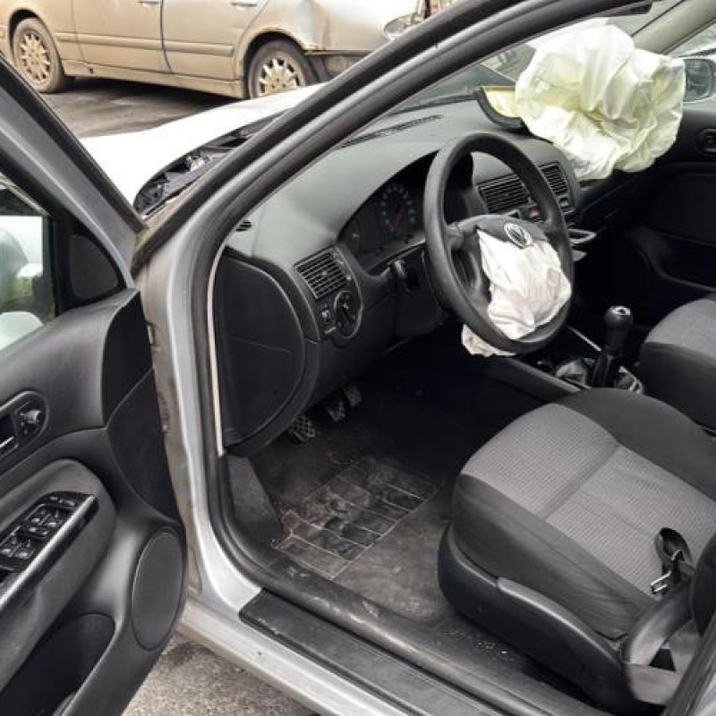 Vitre arriere droit VOLKSWAGEN GOLF 4 Photo n°8