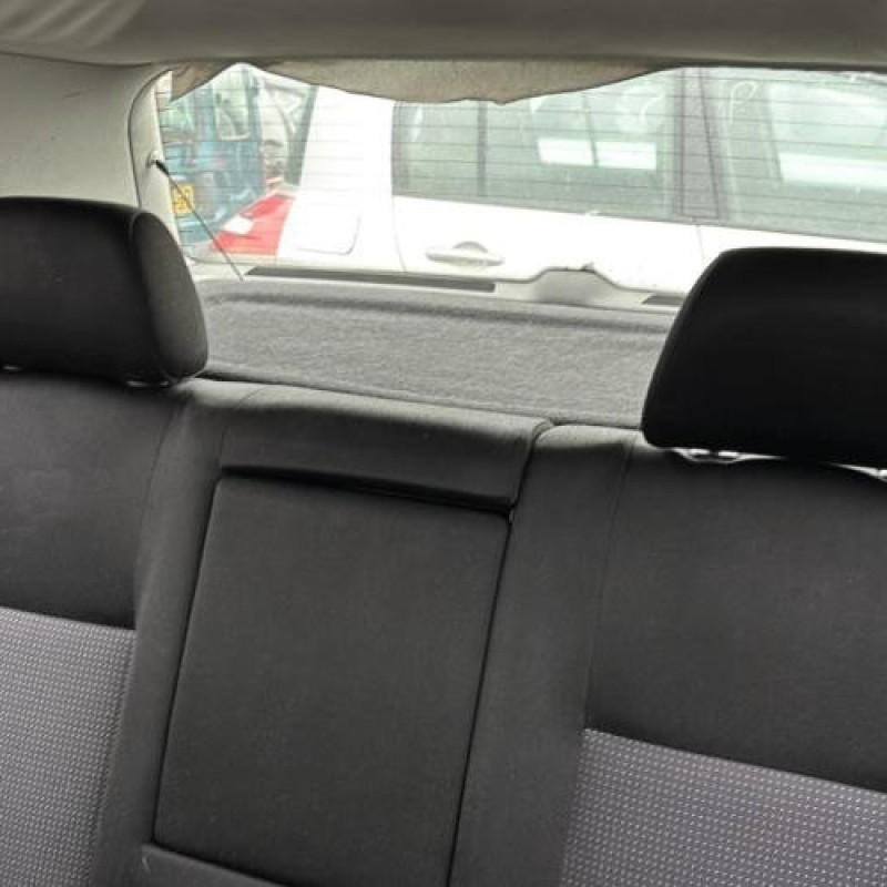 Vitre arriere droit VOLKSWAGEN GOLF 4 Photo n°11