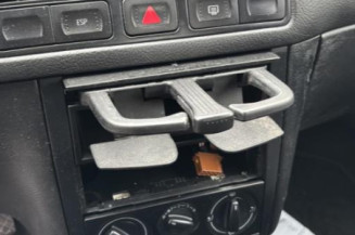 Vitre arriere droit VOLKSWAGEN GOLF 4