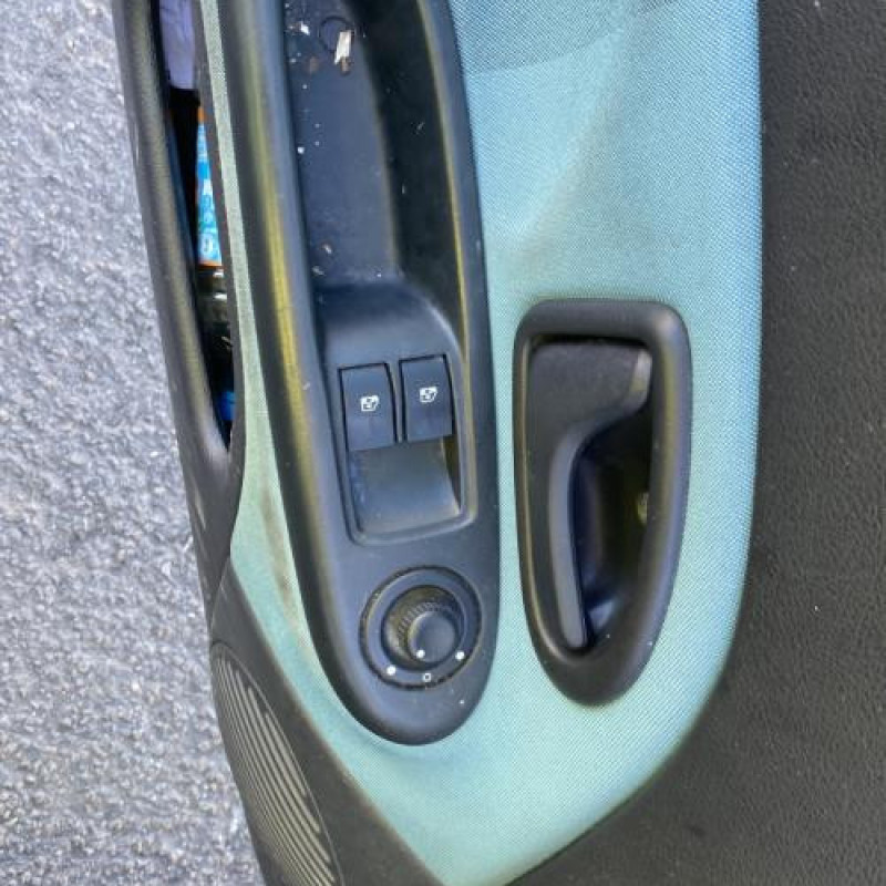 Pretensionneur de ceinture arriere gauche RENAULT CLIO 2 Photo n°13
