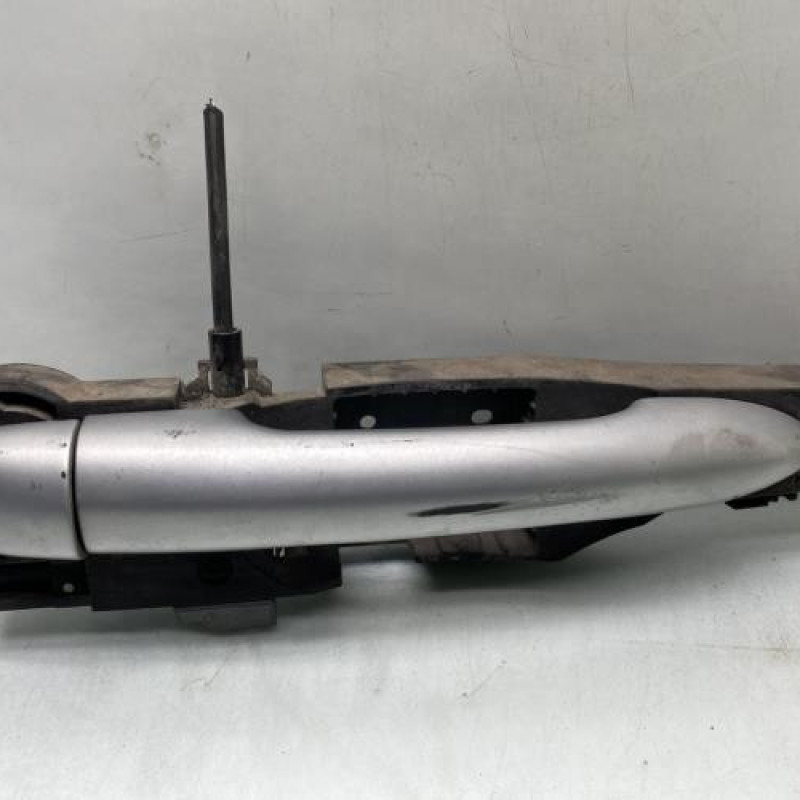 Poignee porte arriere droit RENAULT CLIO 3 Photo n°1