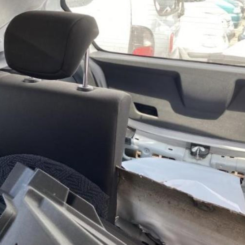 Feu arriere secondaire gauche (feux) OPEL CORSA E Photo n°9